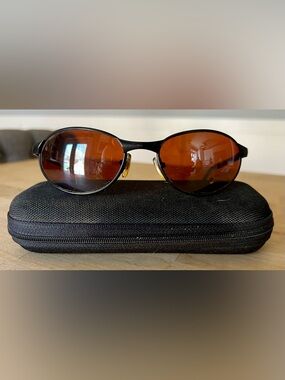 Giorgio Armani Men’s Sunglasses with case.  Polarized For Eye Protection from UV